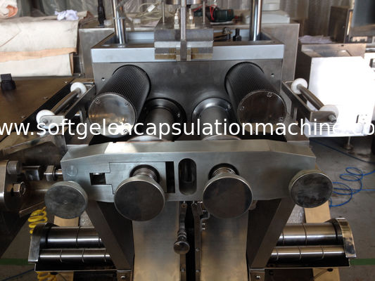Softgel-Verkapselung Ф103 X 172mm Füllmaschine 13kw automatische flüssige Softgel